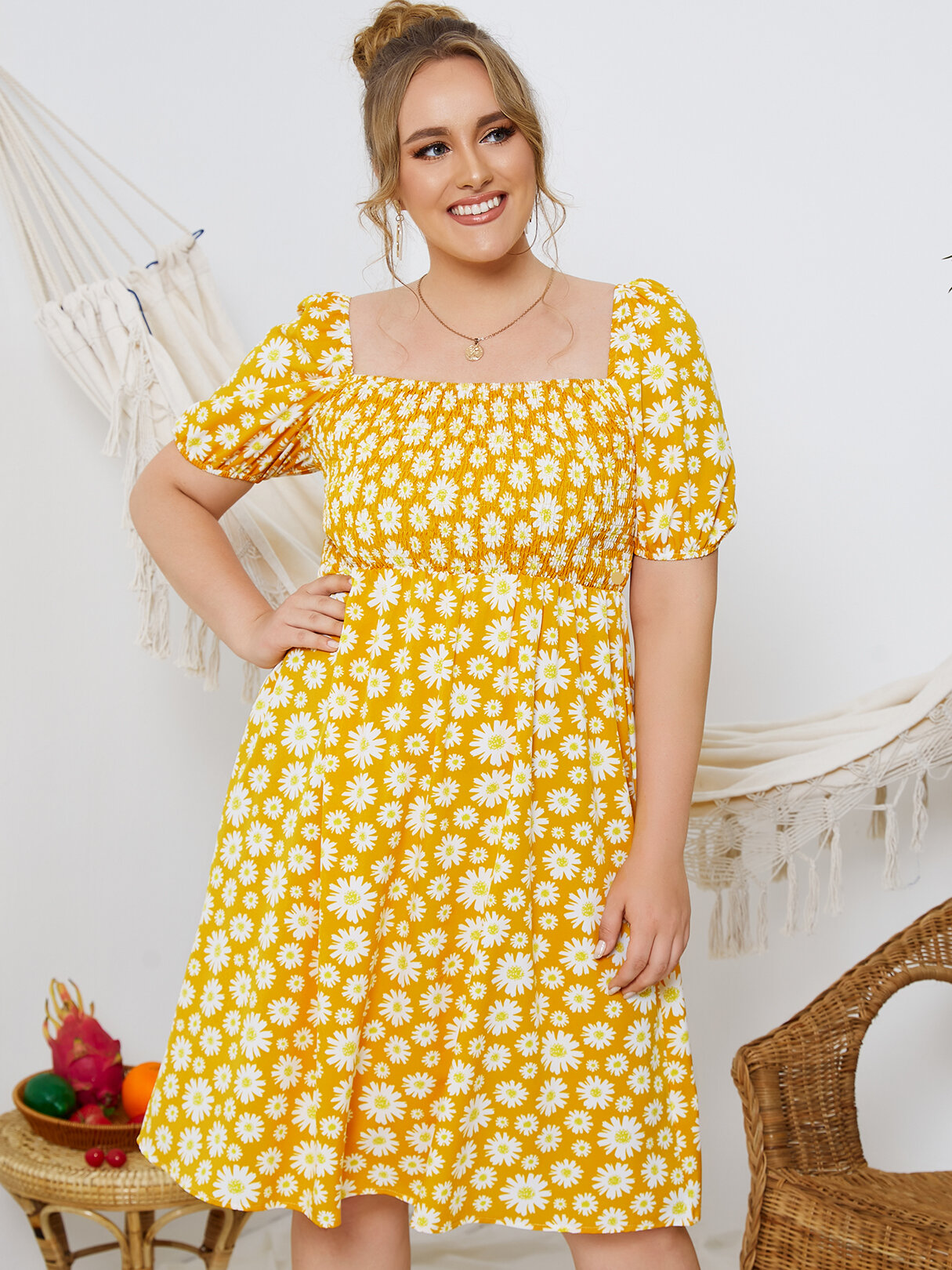 

Plus Size Square Neck Daisy Print Shirring Midi Dress, Yellow