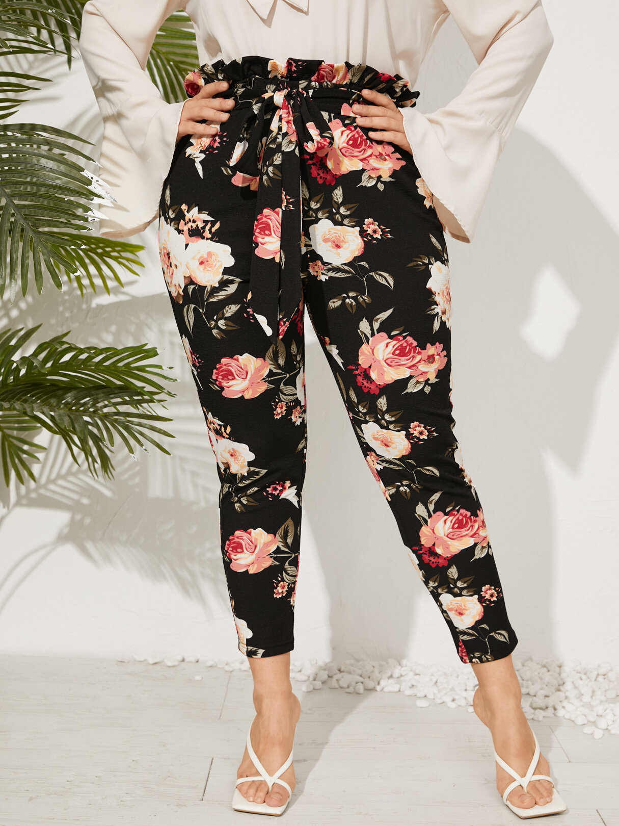 

Plus Size Floral Print Belt Design Lettuce-Edge Pants, Black;white