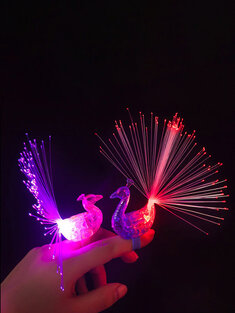 10 قطعة / المجموعة LED Ring Lights ضوء الحفل Colorful Peacock Flash ضوء الليزر