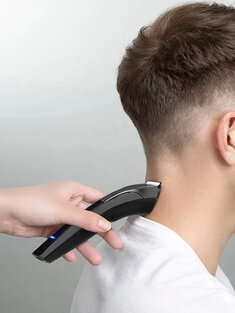 ماكينة قص الشعر الكهربائية الاحترافية للرجال USB شحن قابلة للفصل رأس قص الشعر منخفض الضوضاء