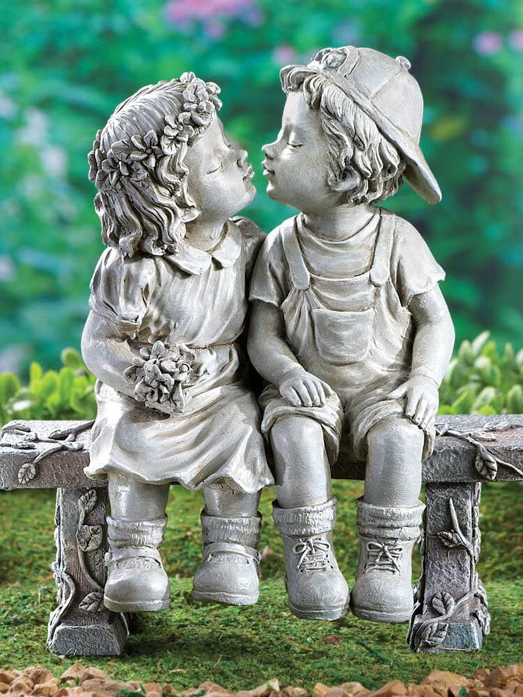 1 PC Resin Stone Effect Kissing Kids Garden Statue Outdoor Boy Girl Ornament Bench Ornaments Home Garden Decoration