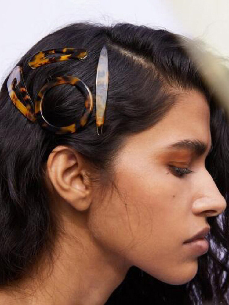 女性のためのレトロなスタイルのヒョウ樹脂ヘアクリップ茶色の三角形のヘアアクセサリー