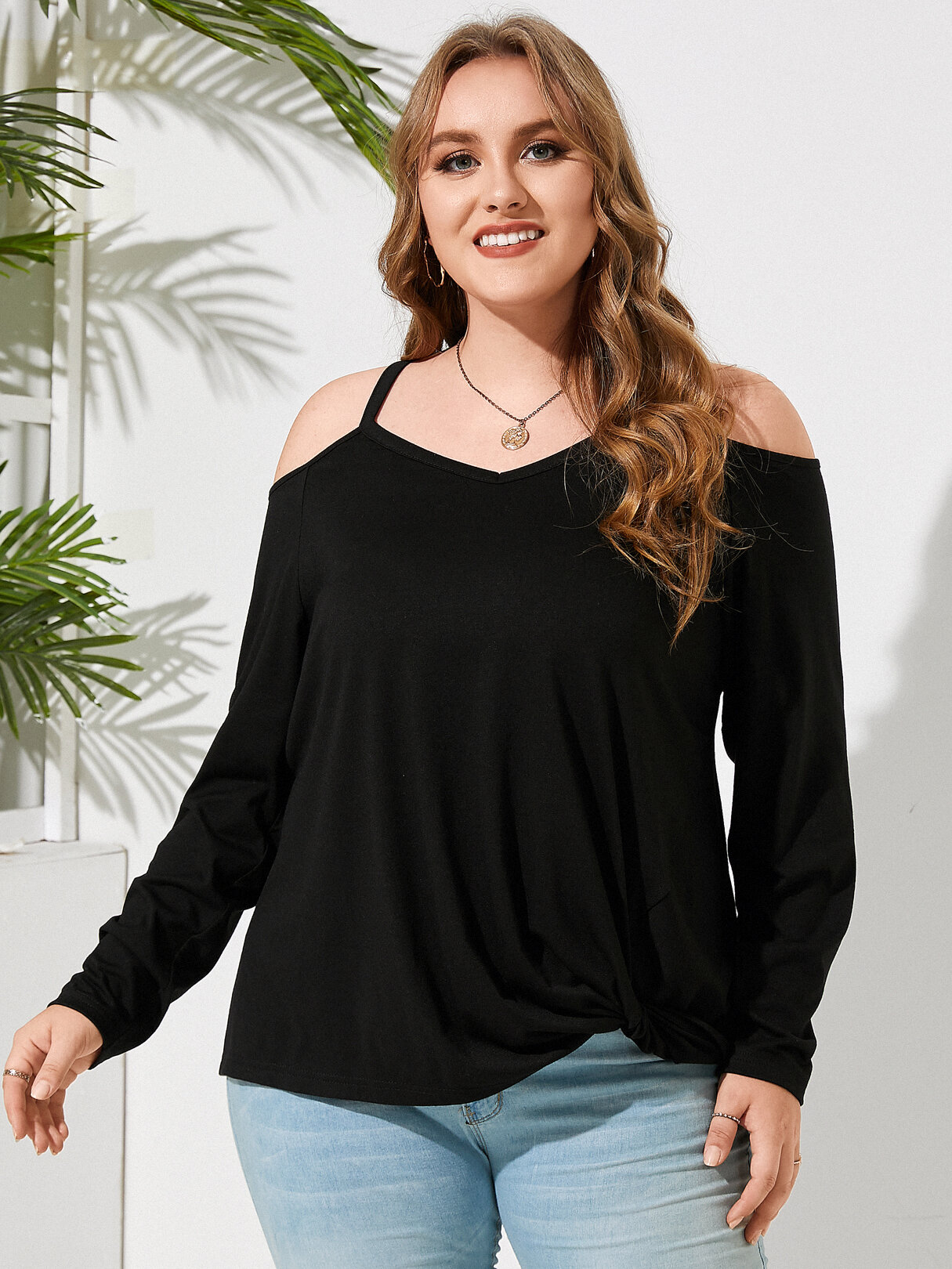 Plus Size Cold Shoulder Twist Long Sleeves Tee