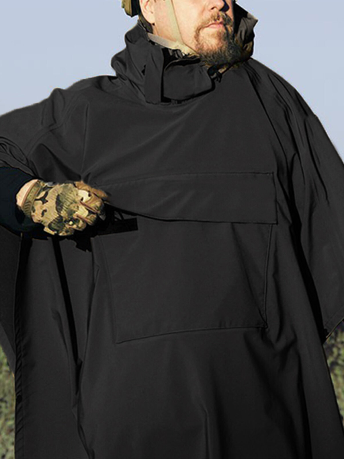 Mantello con cappuccio da esterno da uomo con tasca con patta e design solido con bottoni