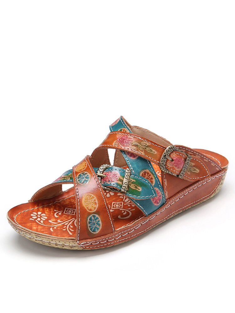 

SOCOFY Retro Leather Embossed Floral Stitched Sip on Slides Flat Sandals, Coffee