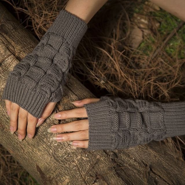 Twisted Design Knitted Fingerless Gloves 