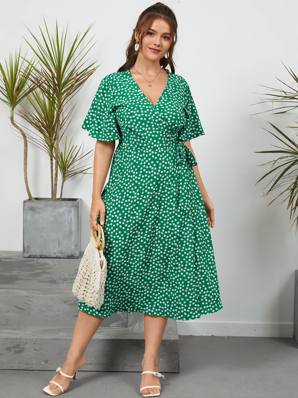 

Plus Size Wrap V-Neck Ditsy Floral Print Short Sleeve Maxi Dress, Green