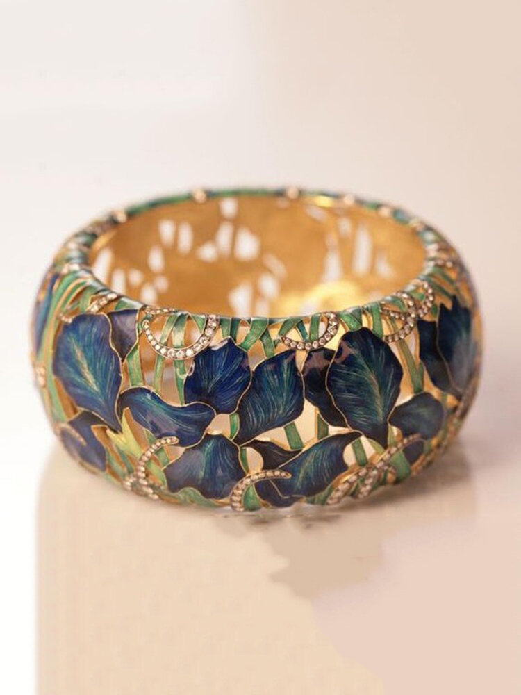 

Vintage Inlaid Diamond Women Ring Hollow Painted Flower Leaf Ring Jewelry Gift, Gold