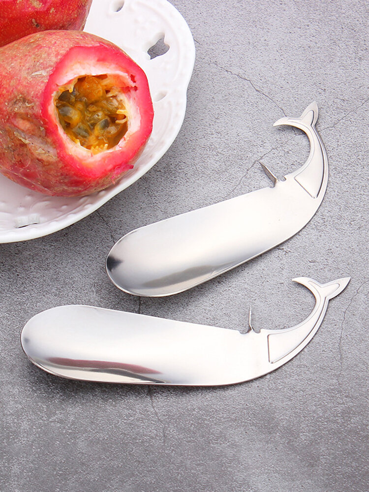 1 pieza 304 abridor de fruta de la pasión de acero inoxidable creativo ballena huevo fruta cuchara de excavación cortador de fruta de cocina