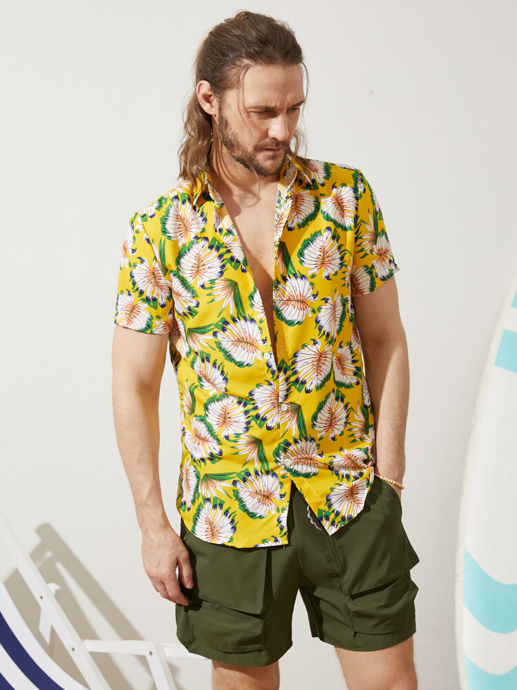 Men Graphic Leaf Print Lapel Collar Hawaii Style Short Sleeve Casual Shirts