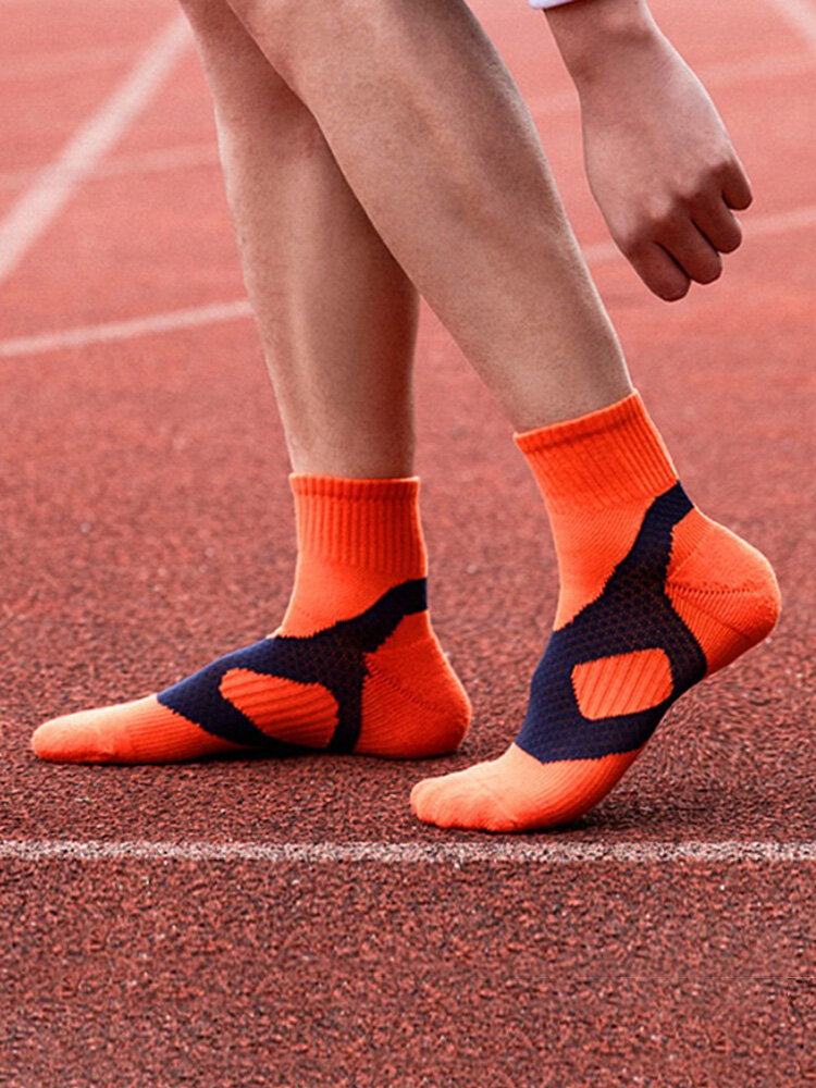 Unisex Vogue Cotton Breathable Sweat Socks Comfortable Casual Sports Long Tube Socks