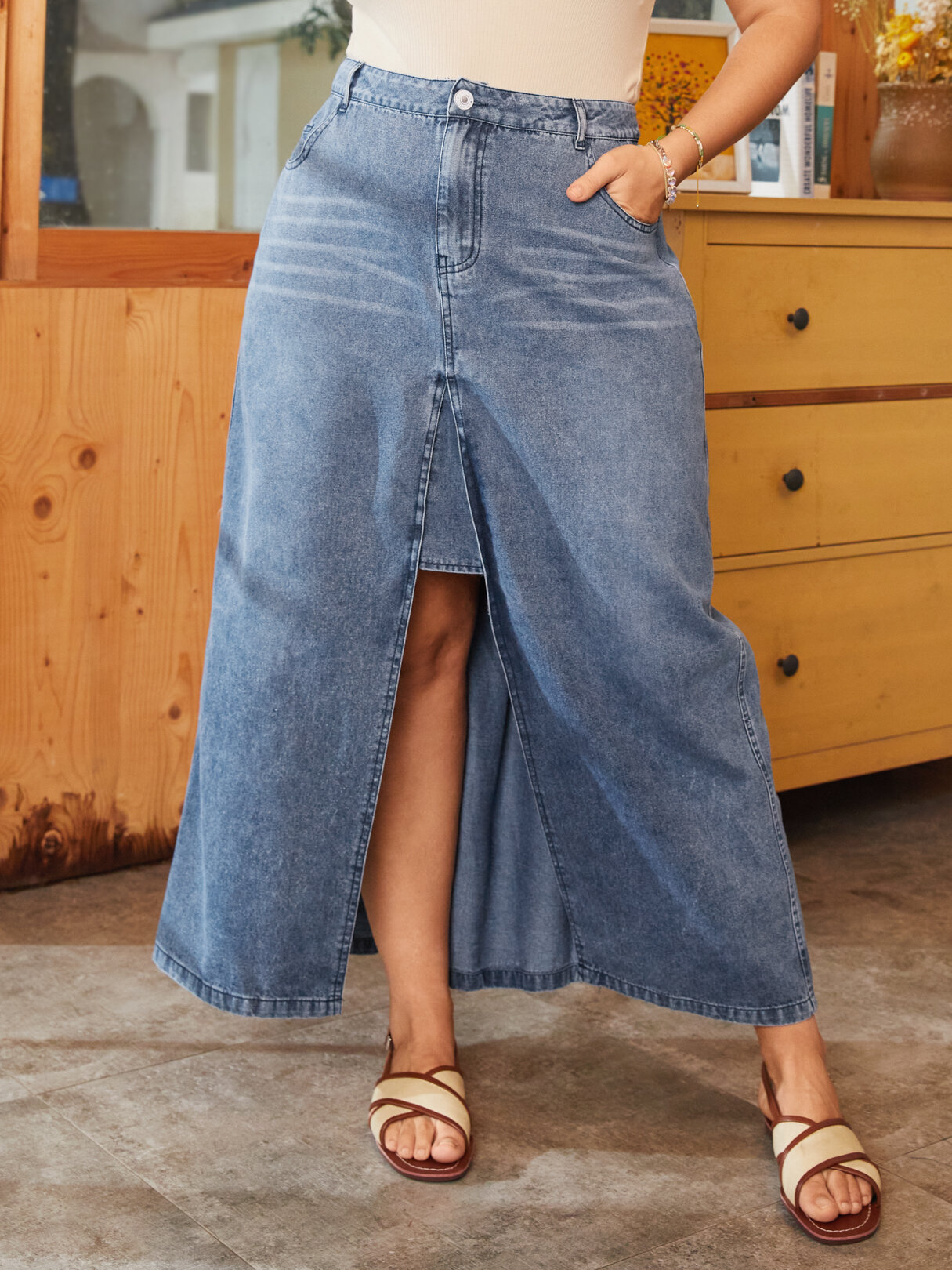 Plus Size Jeansrock mit gerüschtem Schlitzdesign und einfachen Taschen