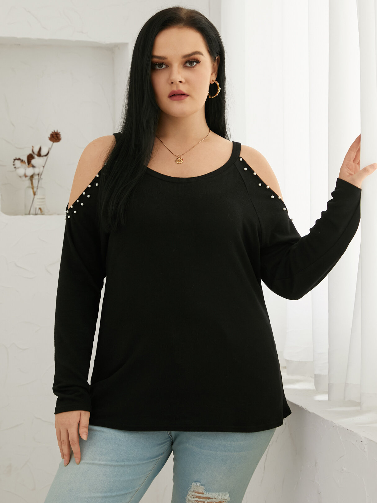 

Plus Size Cold Shoulder Jewelled Long Sleeves Tee, Black