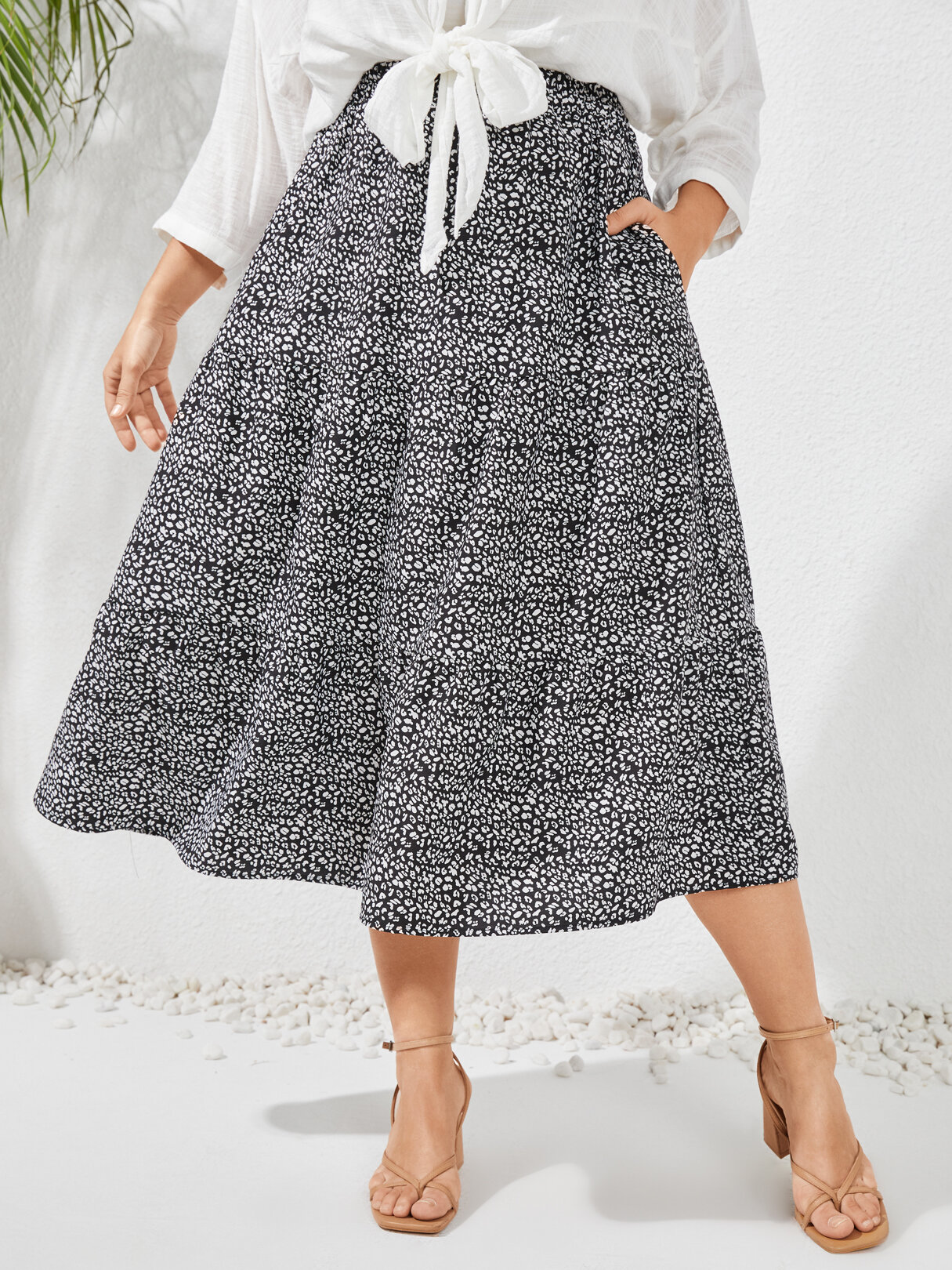 Plus Size Spotted Print Slant Pocket Elastic Waist Skirt
