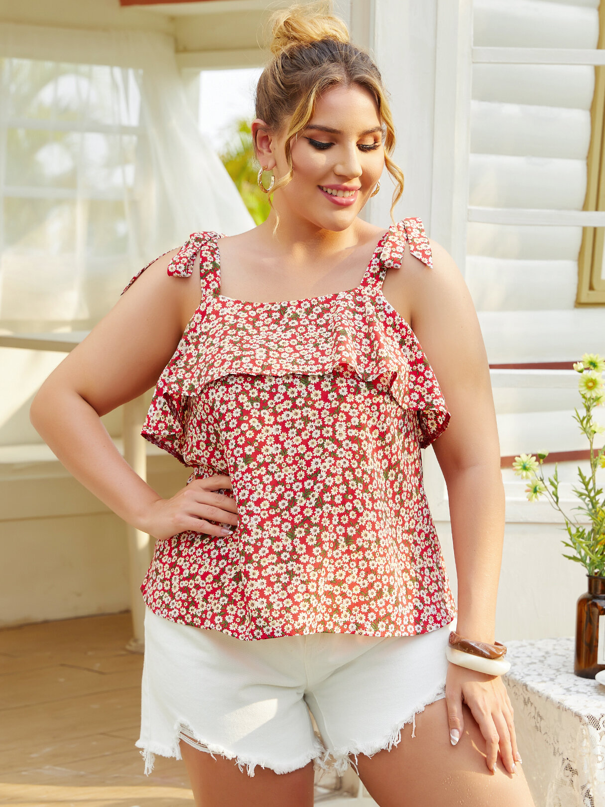 

Plus Size Ditsy Floral Print Tiered Tie Strap Tank Top, Red