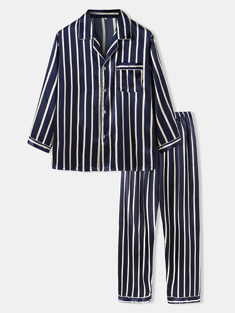 Conjuntos de pijamas acogedores de seda sintética con botones y cuello de reverencia a rayas para hombre