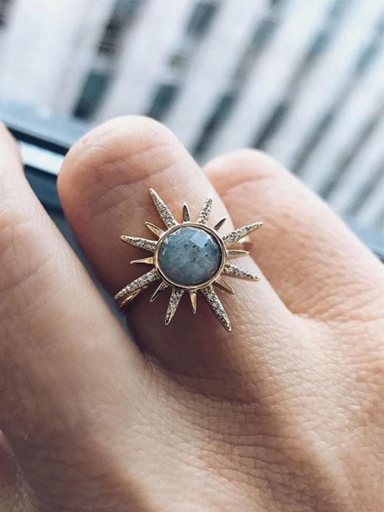 Vintage Eight-pointed Star-shaped Inlaid Moonstone Alloy Ring