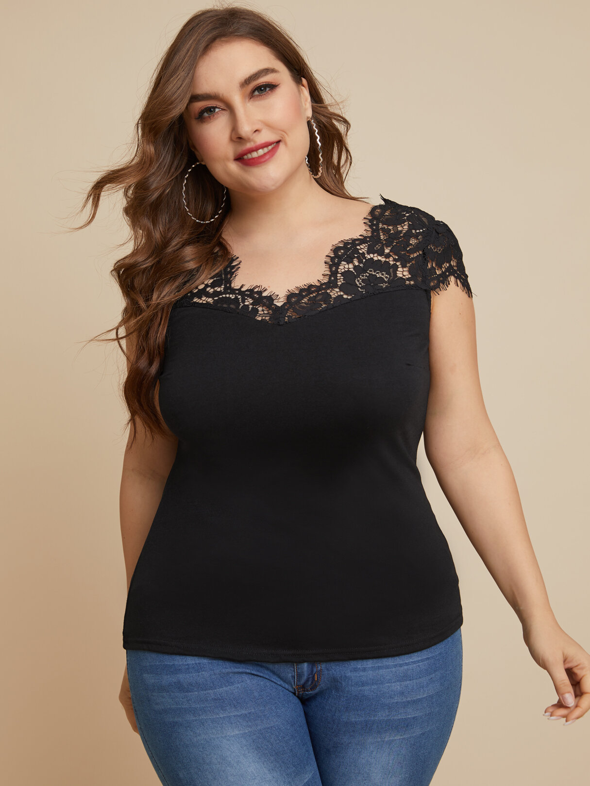 Plus Size Solid Lace V-neck Short Sleeves T-shirt