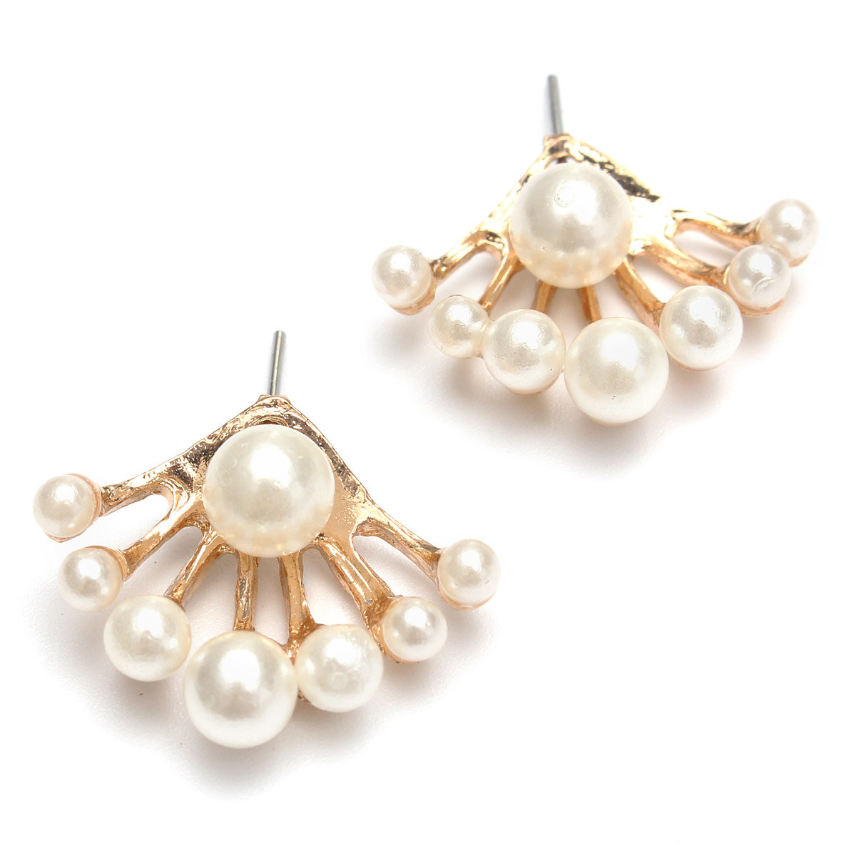 Chic Pearls Gold Plated Ear Stud 