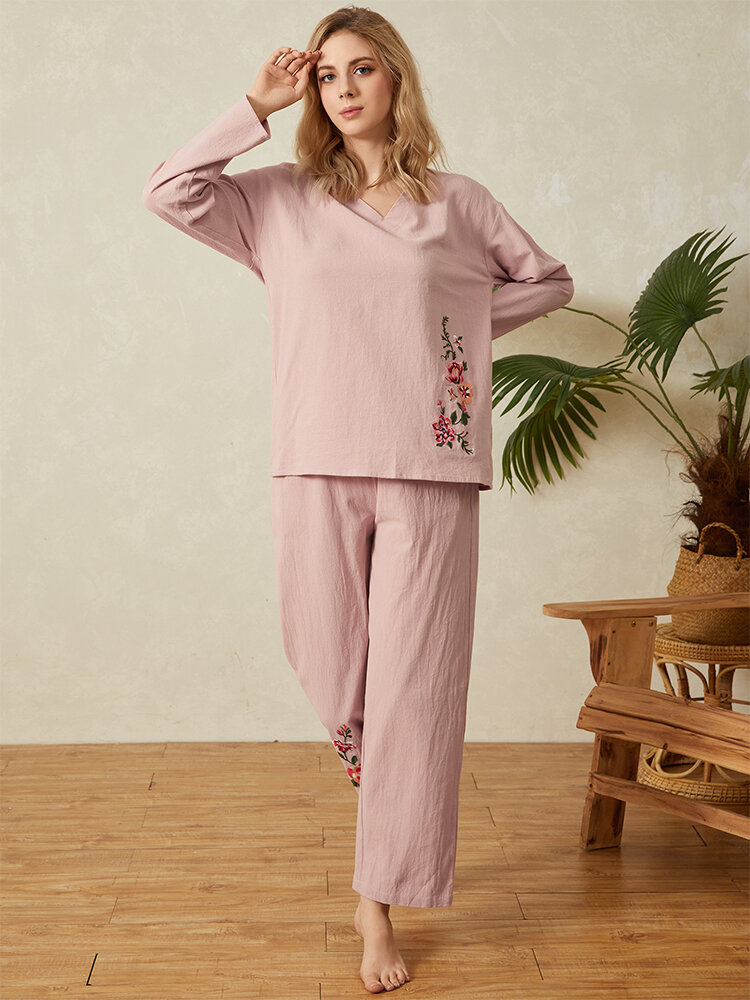 

Plus Size Women Floral Embroidered V-Neck Cotton Cozy Loungewear Pajamas Sets, Pink