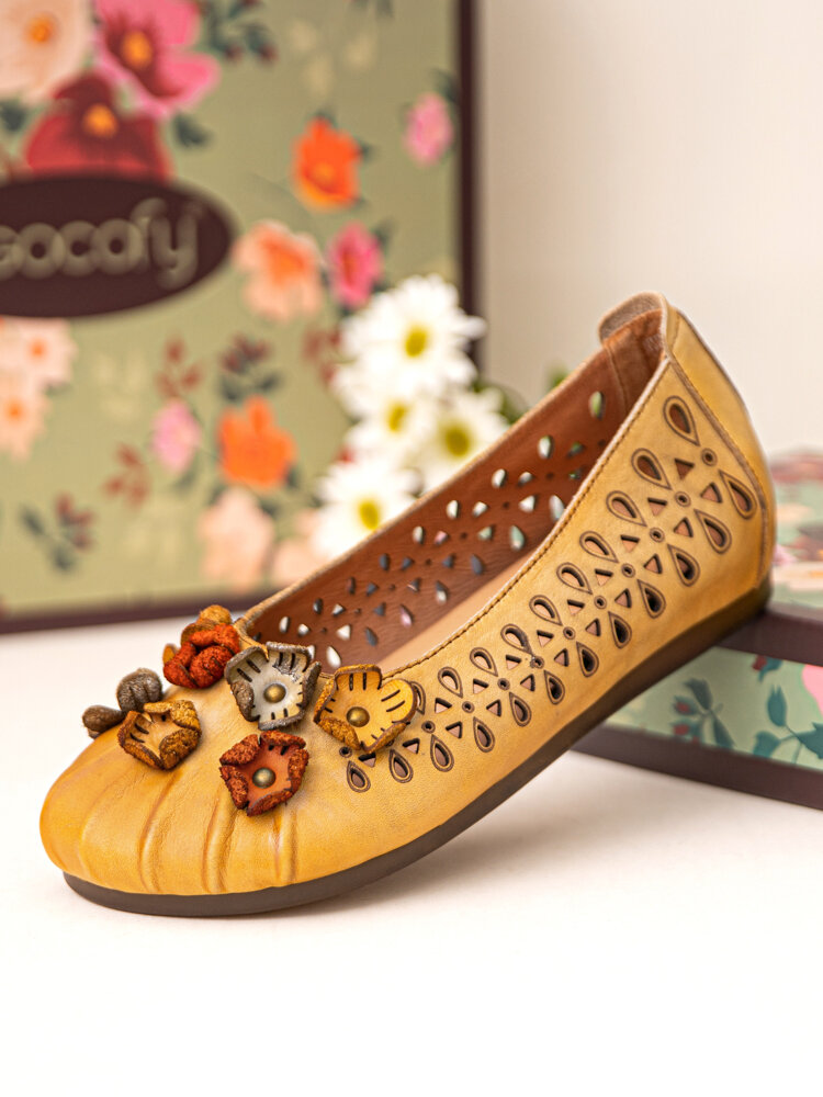 SOCOFY حذاء مسطح جلد Soft يسمح بمرور الهواء ومزين بالزهور عتيق سهل الارتداء