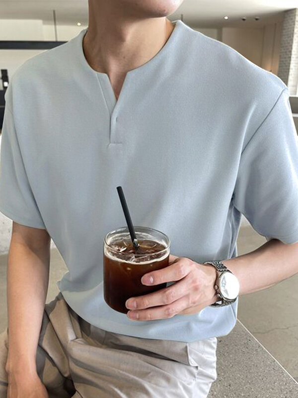 Camiseta masculina lisa manga curta casual com decote em V