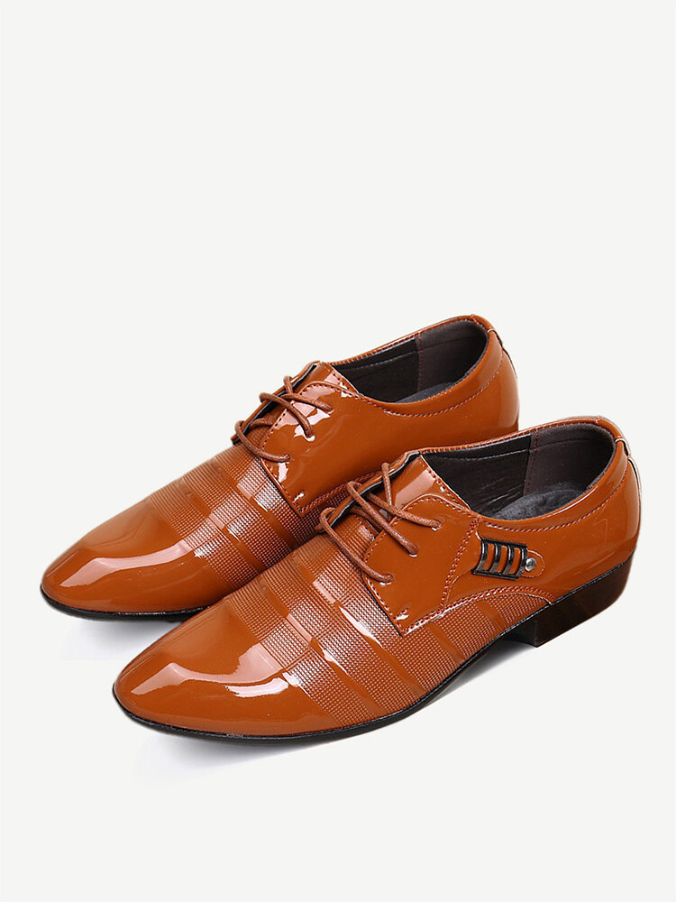 Men PU Leather Non Slip Metal Decoration Business Formal Dress Shoes 