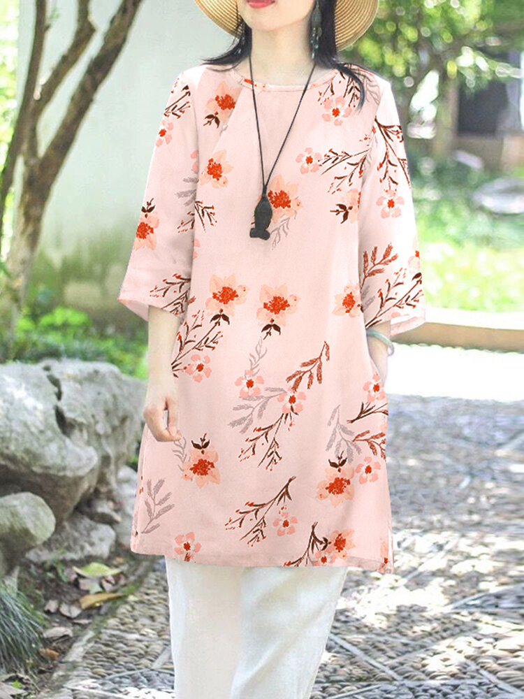 Женская удлиненная блузка с цветочным принтом Растение и рукавом 3/4 с разрезом сбоку