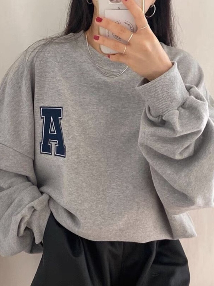 Lockeres Langarm-Sweatshirt mit Buchstabenmuster und fallender Schulter