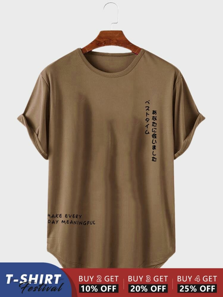 T-shirt casual a maniche corte da uomo con stampa di lettere giapponesi con orlo curvo
