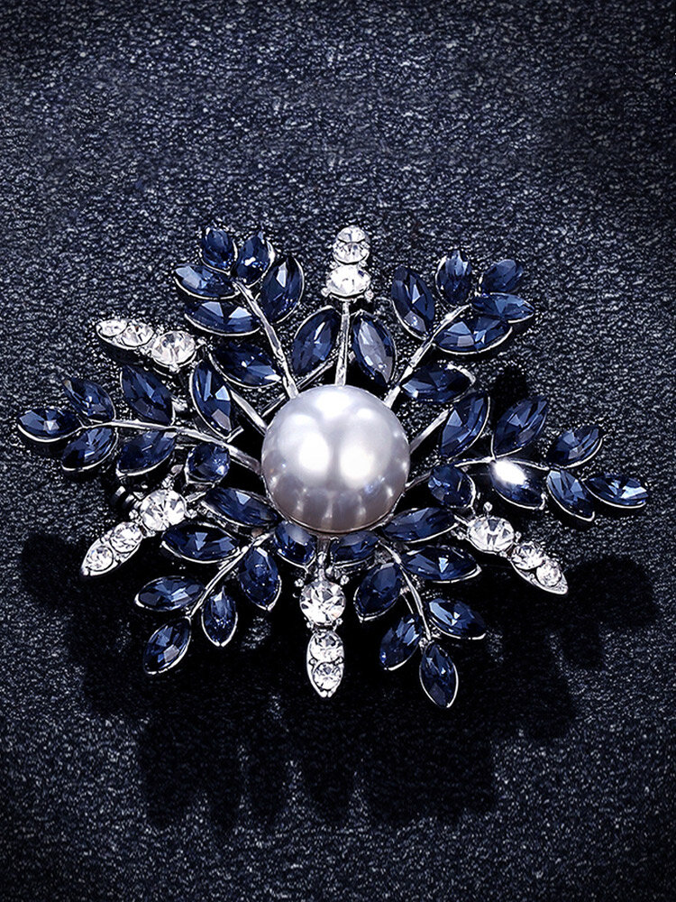 

Trendy Elegant Snowflake-shaped Inlaid Crystal Rhinestones Zinc Alloy Brooch, Rose gold;silver