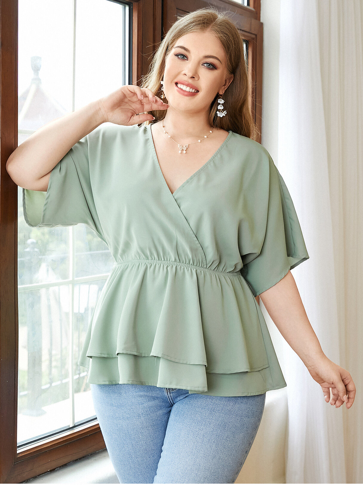 

Plus Size Pure Color V-Neck Tiered Design Short Sleeve Blouse, Green