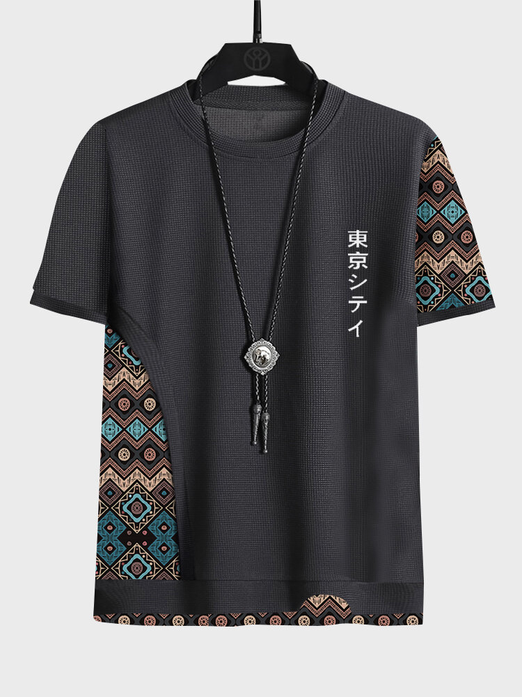 Camisetas masculinas étnicas geométricas Padrão patchwork japonesas bordadas manga curta