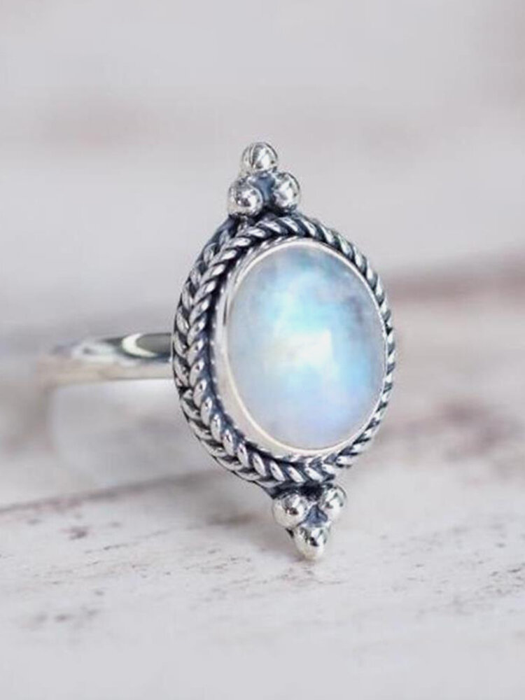 

Vintage Carved Lace Inlaid Oval-shaped Moonstone Copper Ring