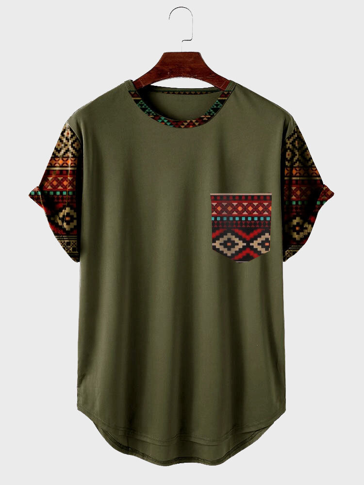 Herren-T-Shirts mit ethnischem geometrischem Druck, Patchwork, Brusttasche und abgerundetem Saum