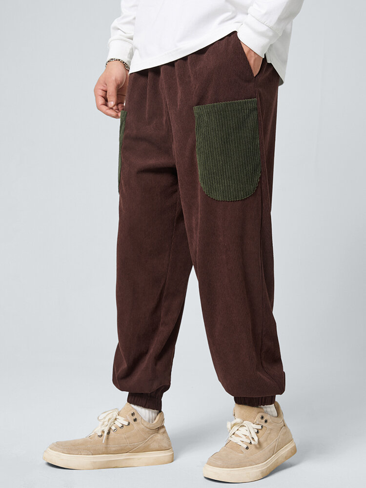 पुरुषों की कॉरडरॉय कंट्रास्ट पॉकेट लूज़ ड्रॉस्ट्रिंग कमर पैंट