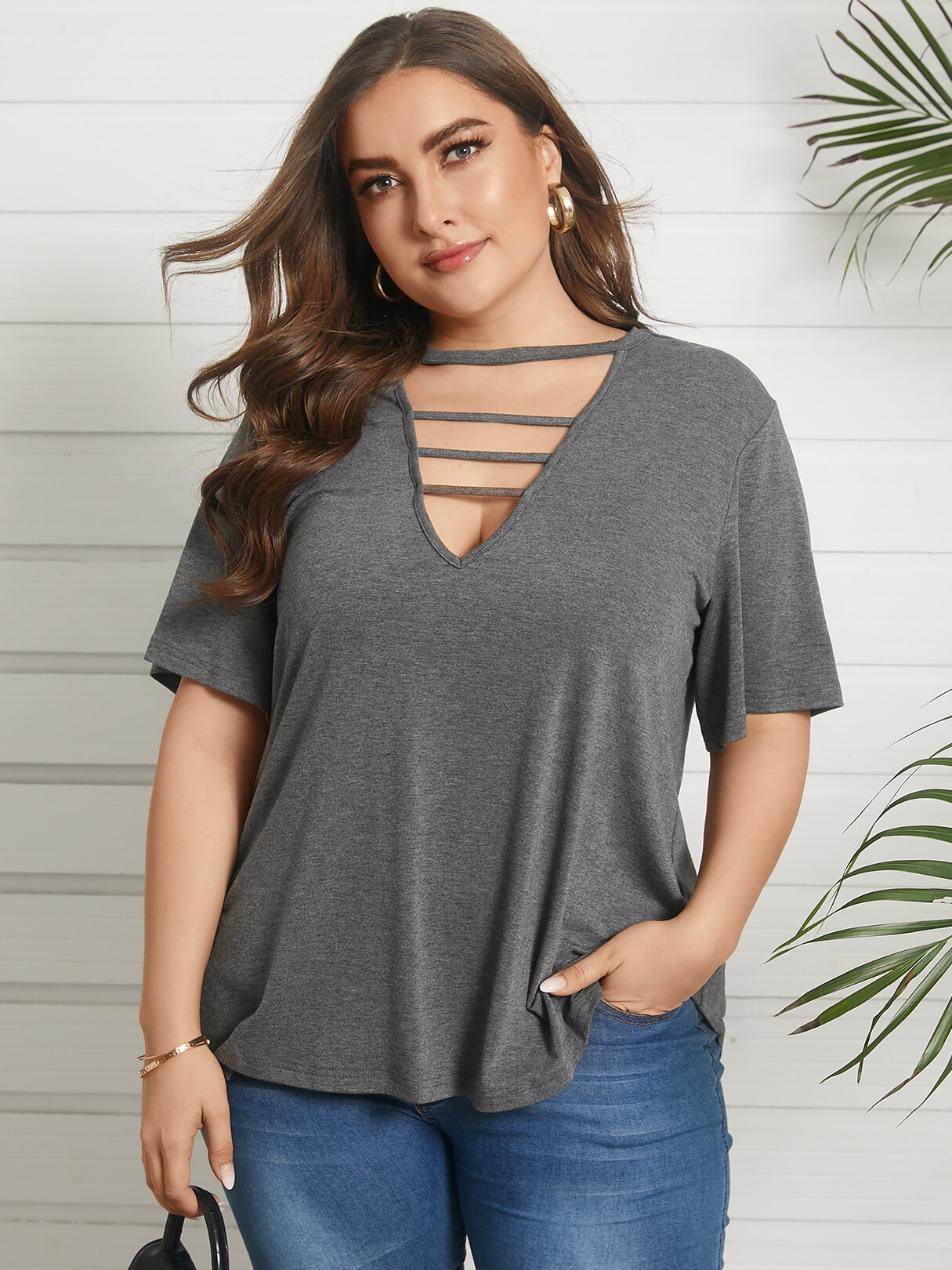 Plus Size Solid V-neck Cut Out Short Sleeves T-shirt