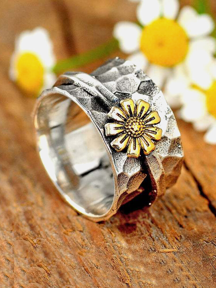 Vintage Carved Small Daisy Geometric-shaped Wide Alloy Ring