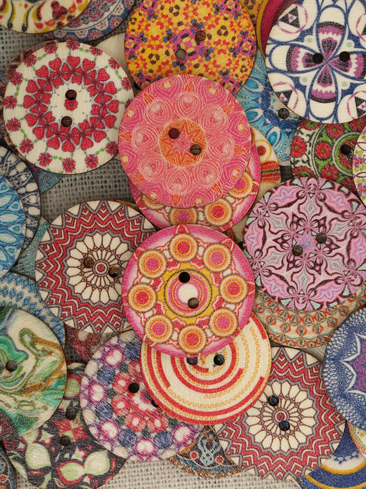 100pcs sac rond assortis imprimé floral Boutons décoratifs en bois pour le bricolage coudre Artisanat couleur aléatoire