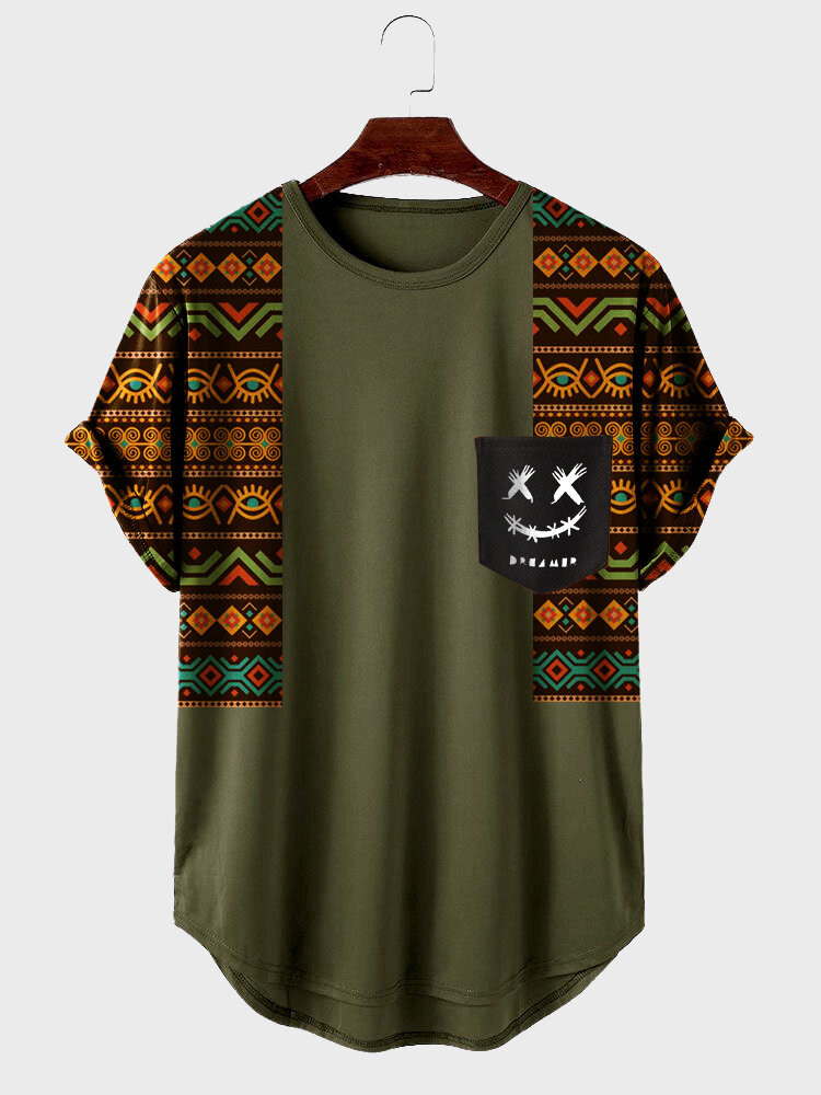 Herren-T-Shirts mit ethnischem geometrischem Smile-Print und Patchwork und abgerundetem Saum, kurzärmelig