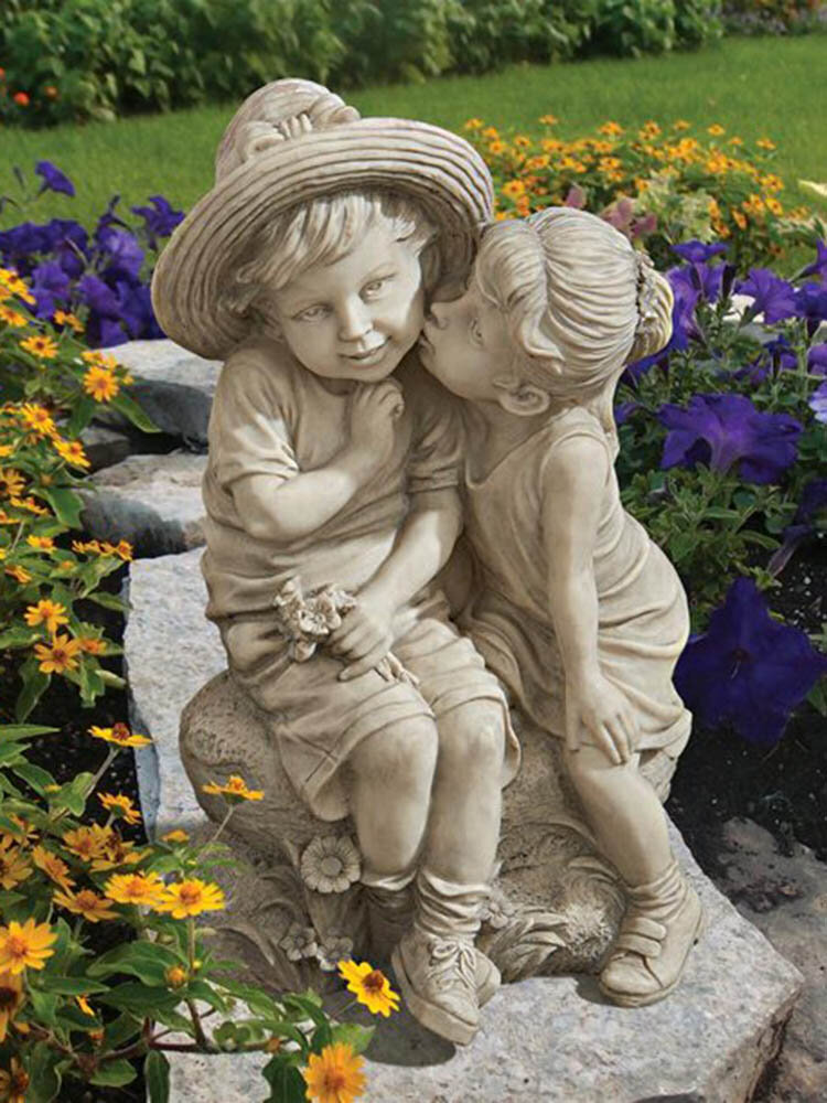 1 PC Resin Stone Effect Kissing Kids Garden Statue Outdoor Boy Girl Bench Ornaments Home Garden Decoration