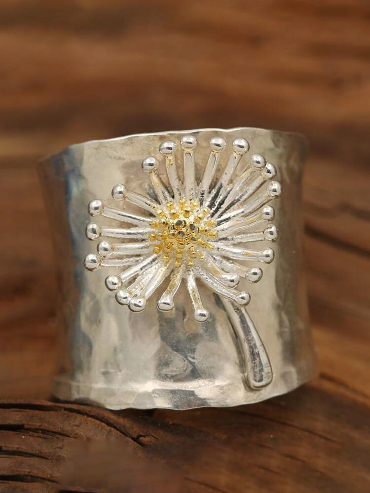 Vintage Three-dimensional Daisy Pattern Ring Temperament Metal Wide Ring