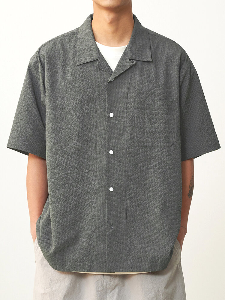 Camisas de algodón con abertura lateral y cuello Revere de textura sólida para hombre