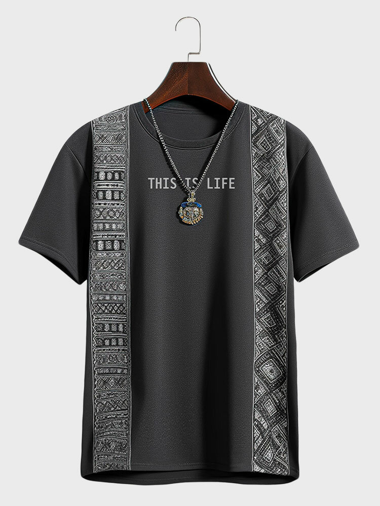 Herren-T-Shirts mit ethnischem geometrischem Buchstabendruck und Patchwork-Kurzarm