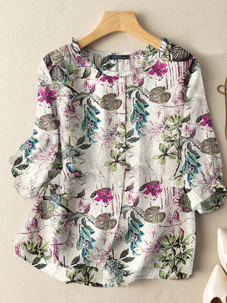 Blusa de manga 3/4 con botones en la parte delantera y estampado de plantas en toda la prenda Cuello