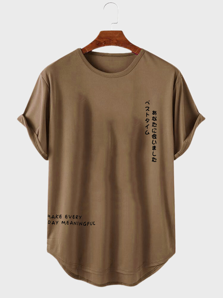 T-shirt casual a maniche corte da uomo con stampa di lettere giapponesi con orlo curvo