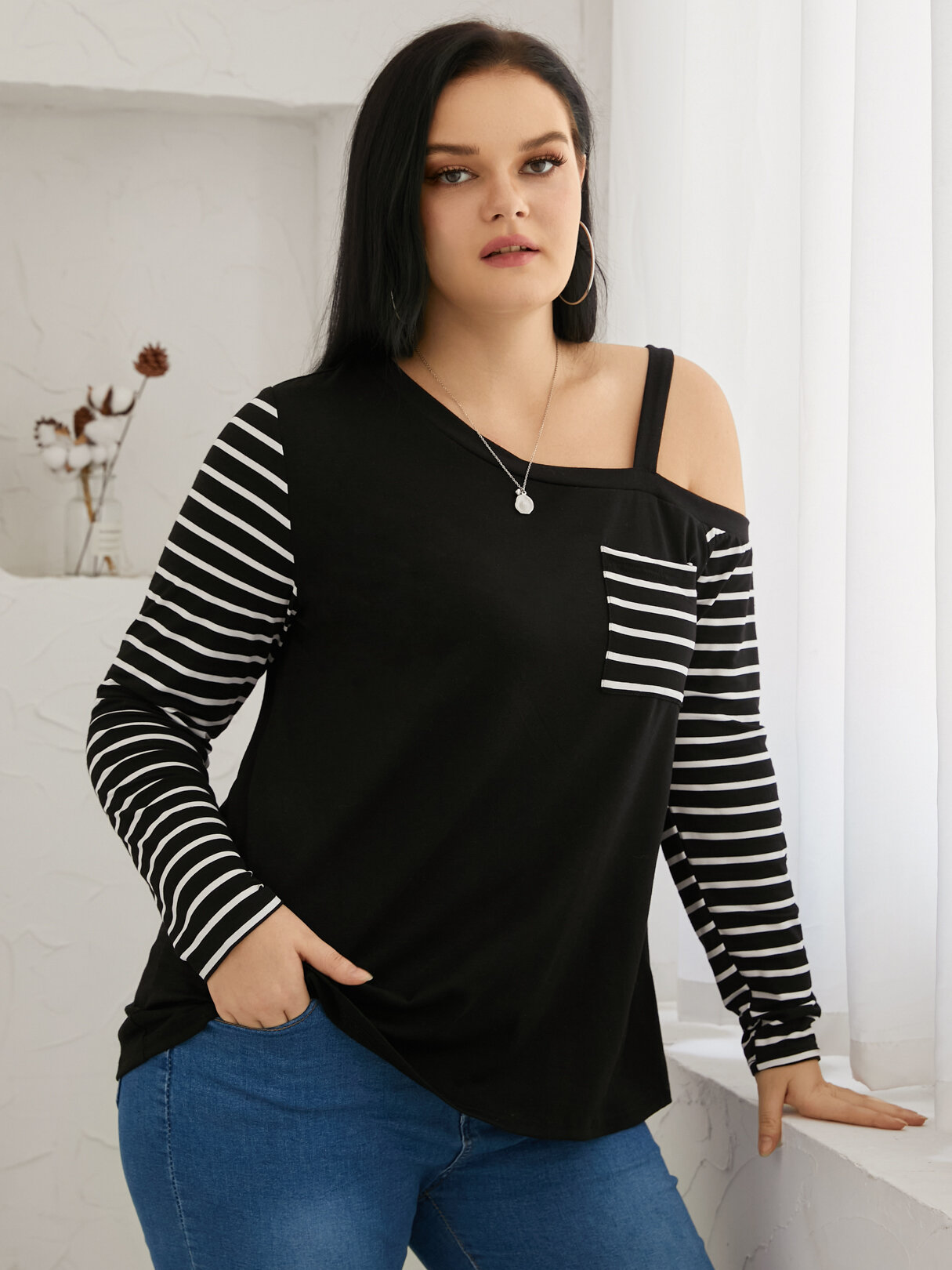 Plus Size Cold Shoulder Striped Patchwork Tee