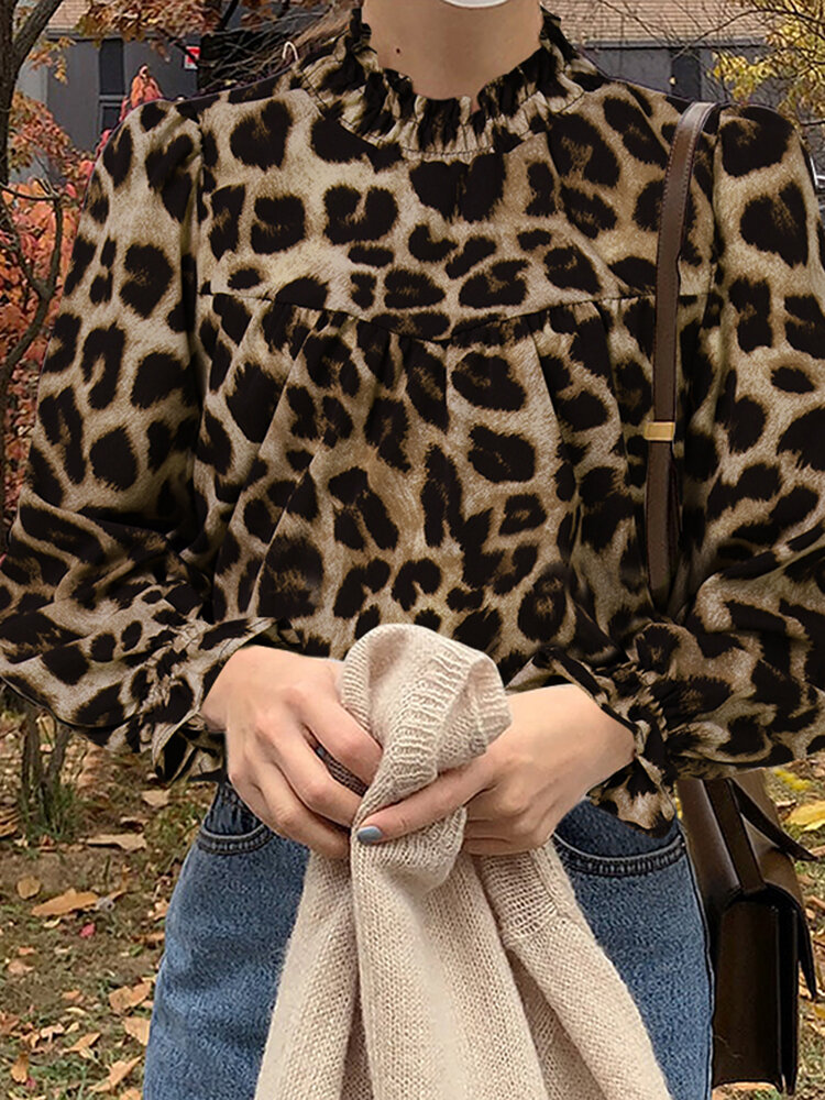Blusa manga longa com estampa de leopardo babado gola alta