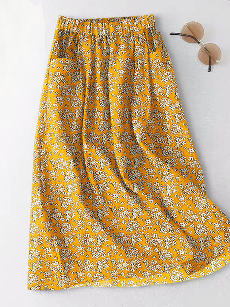 女性の頭が変な花柄のポケット付きウエストゴムスカート