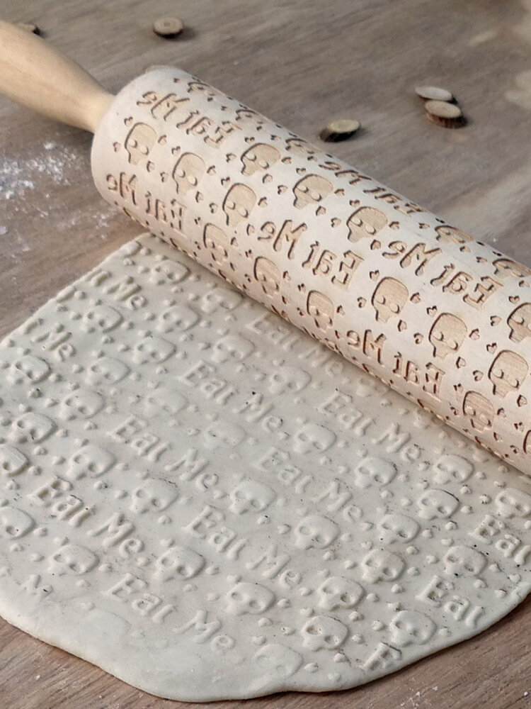Skull Print Rolling Pin Wooden Carved Embossed Rolling Pin Baking Cookies Fondant Cake Dough Roller